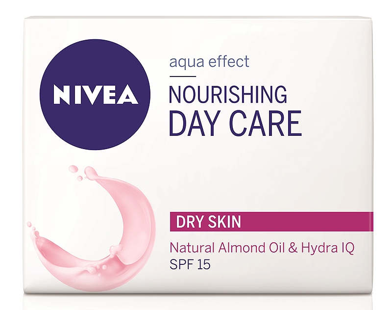 Φωτογραφία προϊόντος: Nivea Essentials Nourishing Day Cream Dry Skin SPF15 50ml