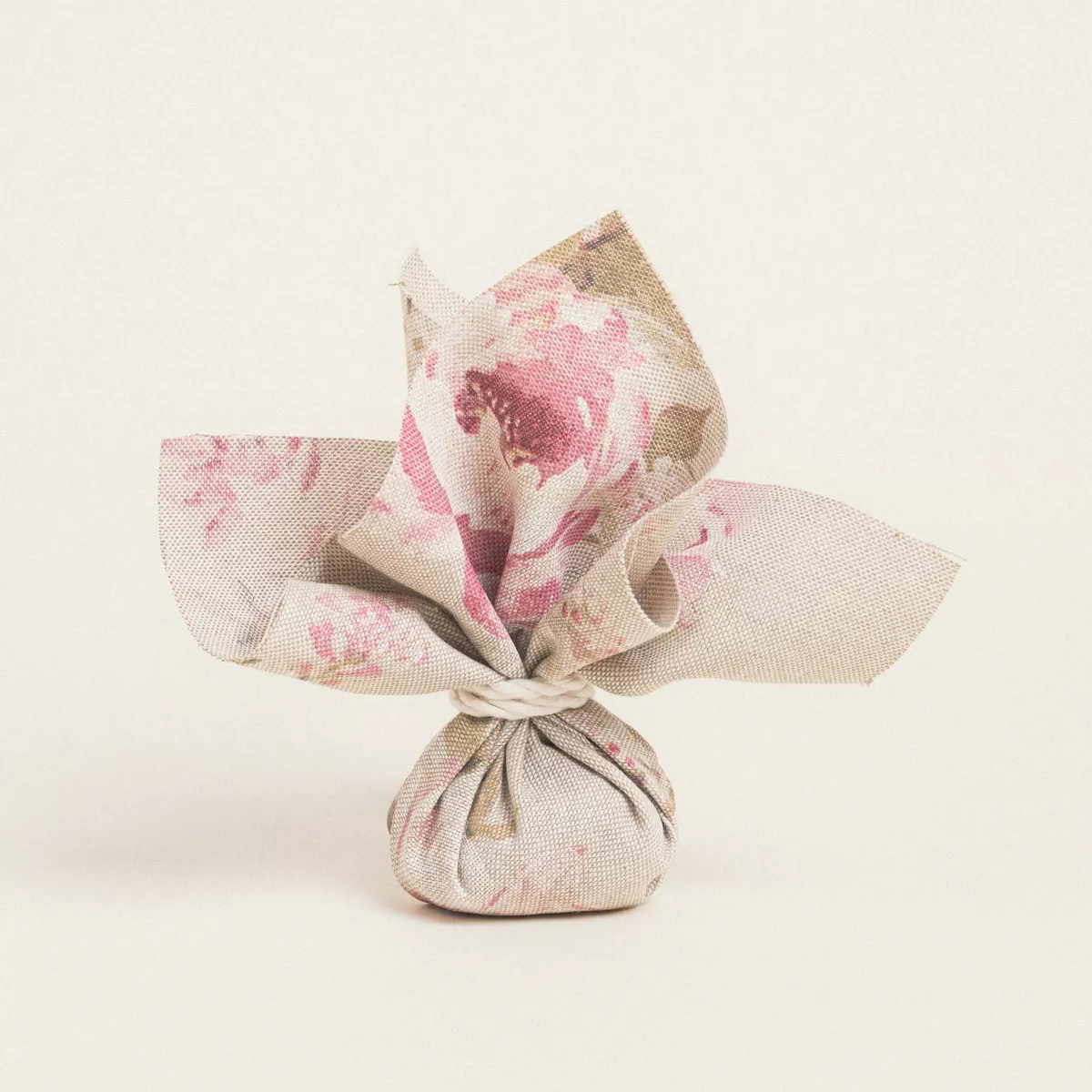 Φωτογραφία προϊόντος: Beauty Home ΜΑΝΤΗΛΙ 27 x 27 cm ΚΛΑΣΙΚΟ ΦΛΟΡΑΛ ΜΠΕΖ