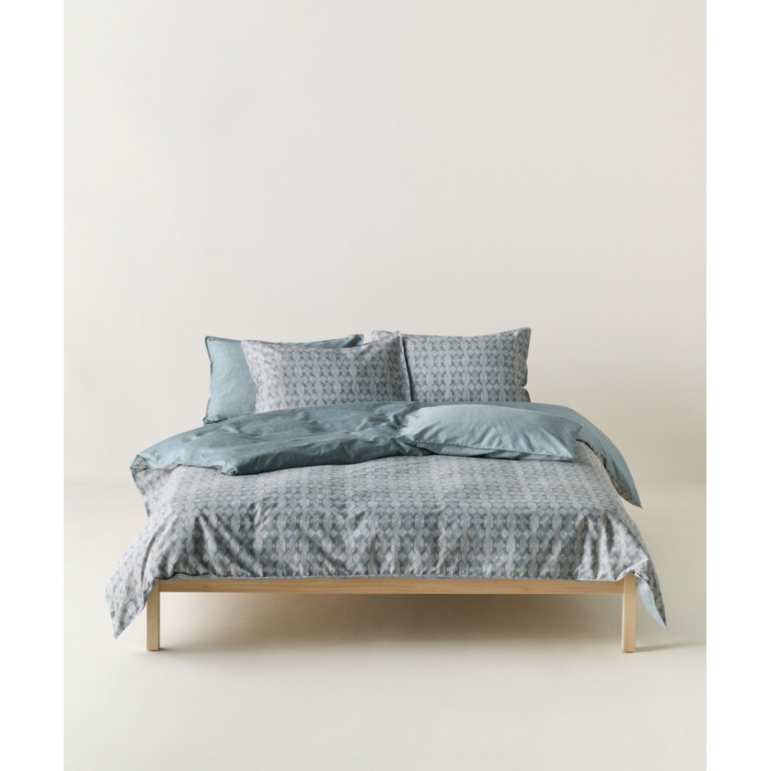 Φωτογραφία προϊόντος: KENTIA HOME ARTISAN ΣΕΝΤΟΝΙ ΒΑΜΒΑΚΟΣΑΤΕΝ KING SIZE ΣΕΤ 4 ΤΜΧ 270x270 BLUE-GREY 2(270X270) 2(50X70 1)