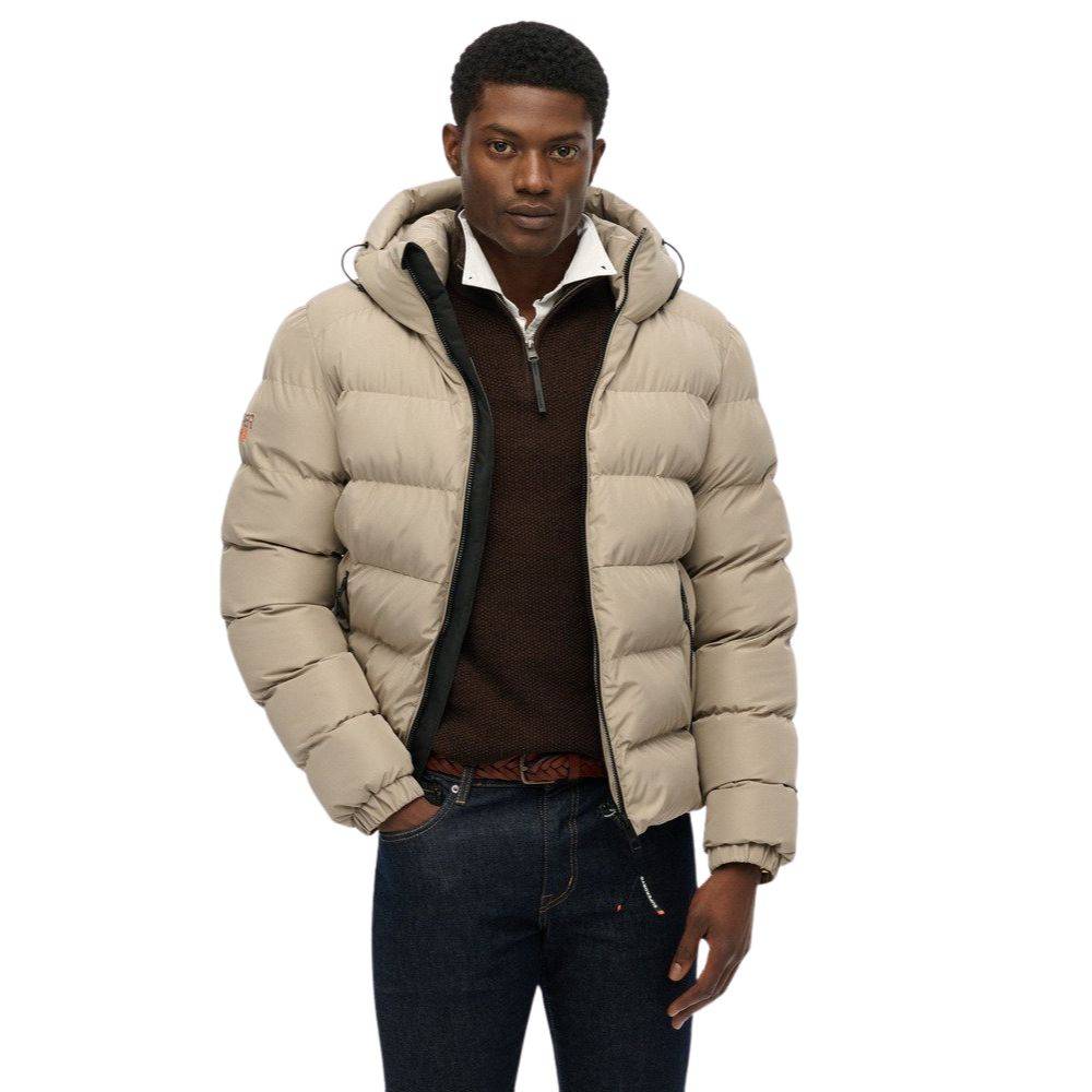 Φωτογραφία προϊόντος: SUPERDRY M5011905A-9UN – Μπουφάν Puffer με κουκούλα σε μπεζ χρώμα