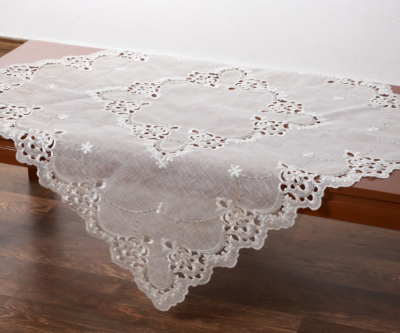 Φωτογραφία προϊόντος: Τραπεζοκαρέ 130x130cm 8201 SilkFashion (SF-5206978161889)