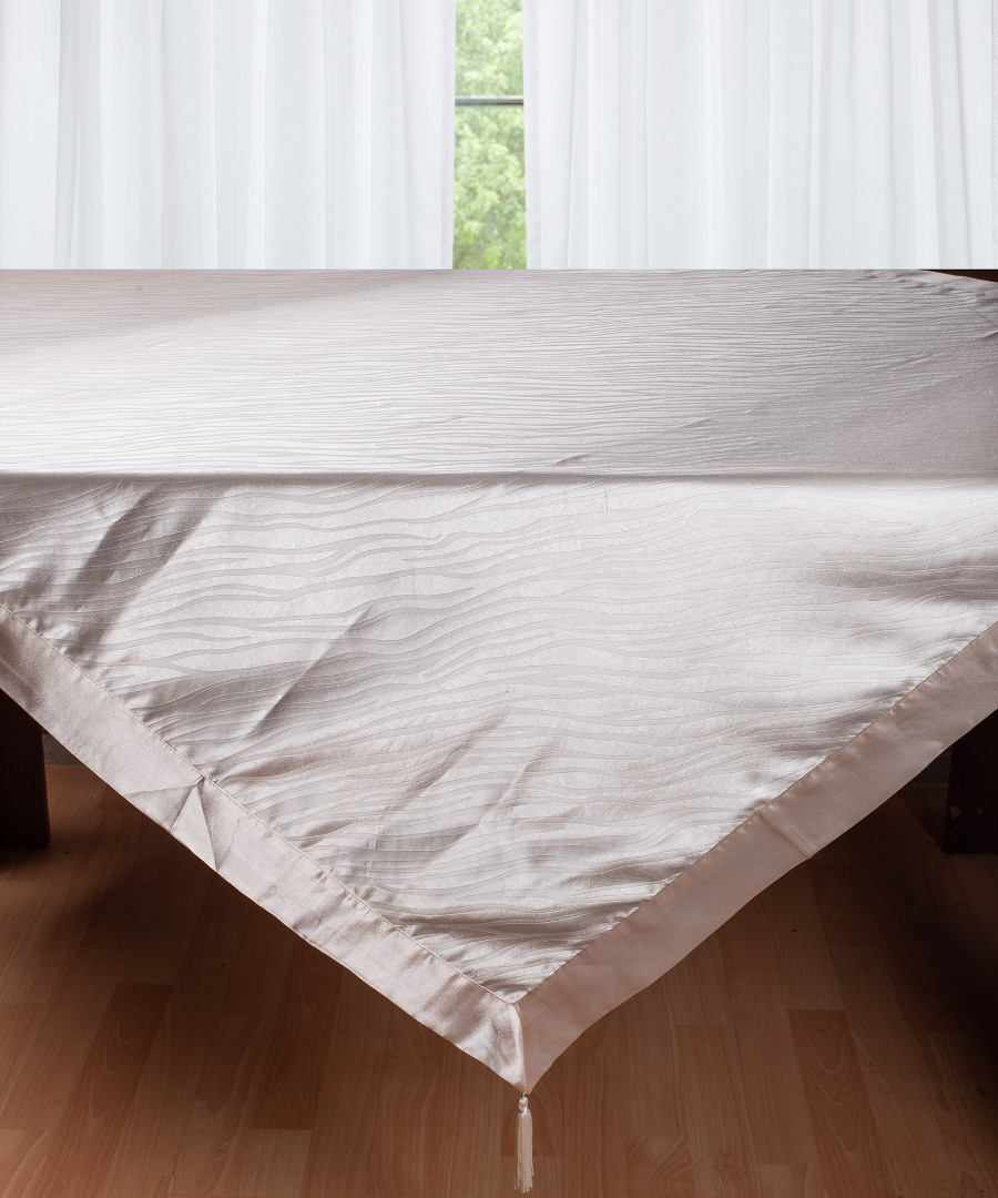 Φωτογραφία προϊόντος: SilkFashion Σατέν καρέ 2009 (80cm x 80cm) σομών