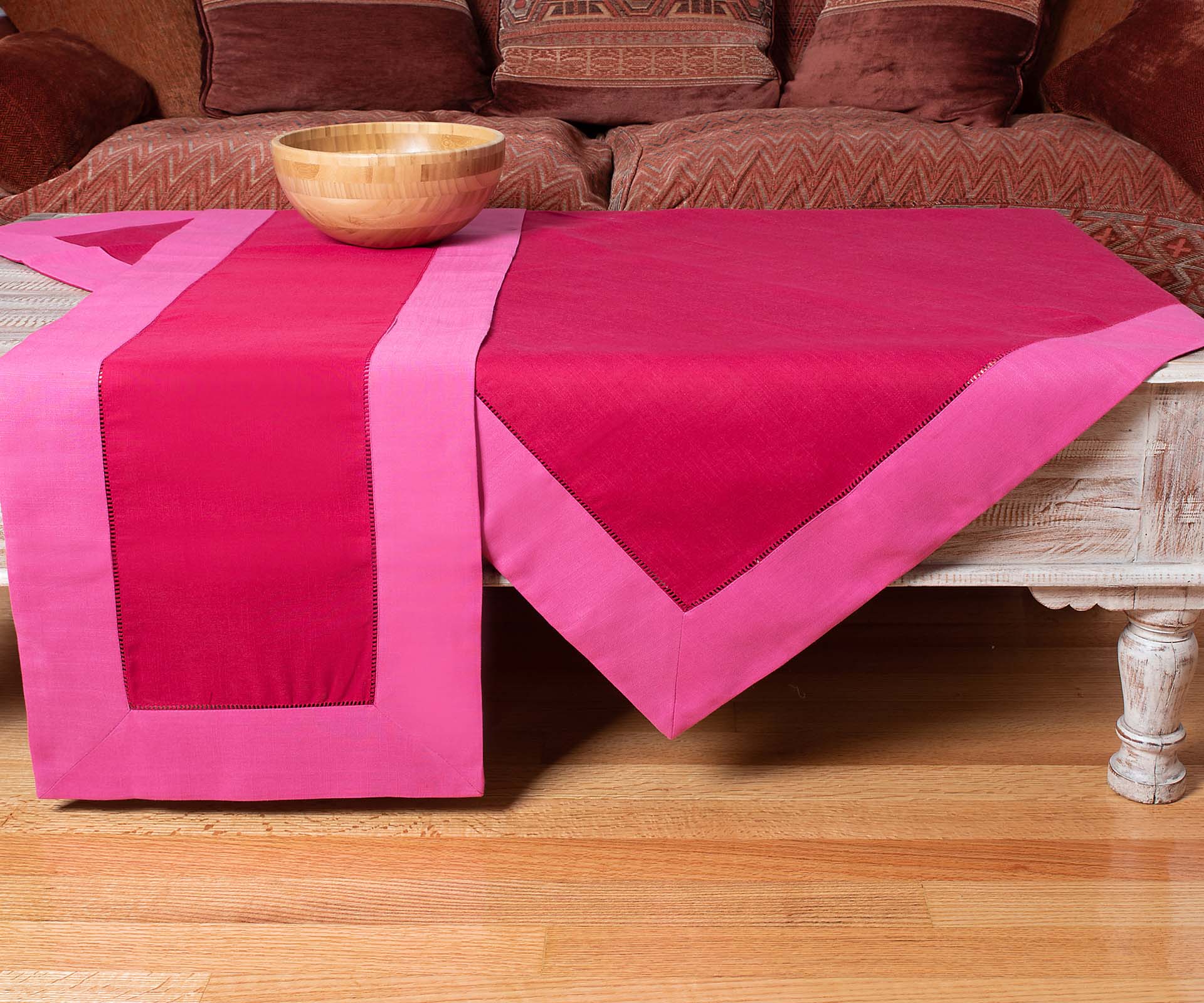 Φωτογραφία προϊόντος: SilkFashion τραπεζομάντηλα (160cm x 220cm) bg17 ανοιχτό μωβ/φούξια