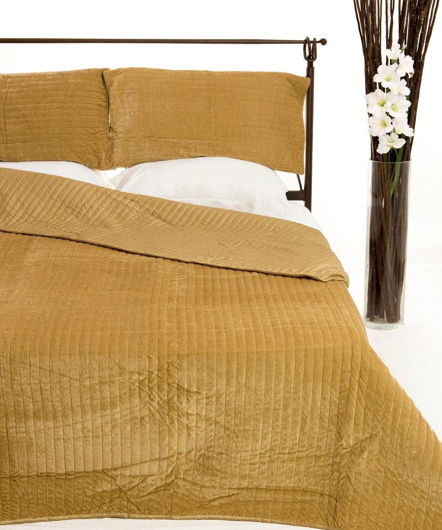 Φωτογραφία προϊόντος: SilkFashion ΚΟΥΒΕΡΛΙ σετ (220cm x 240cm + 2 x 50cm x 70cm) VELVET χρυσό