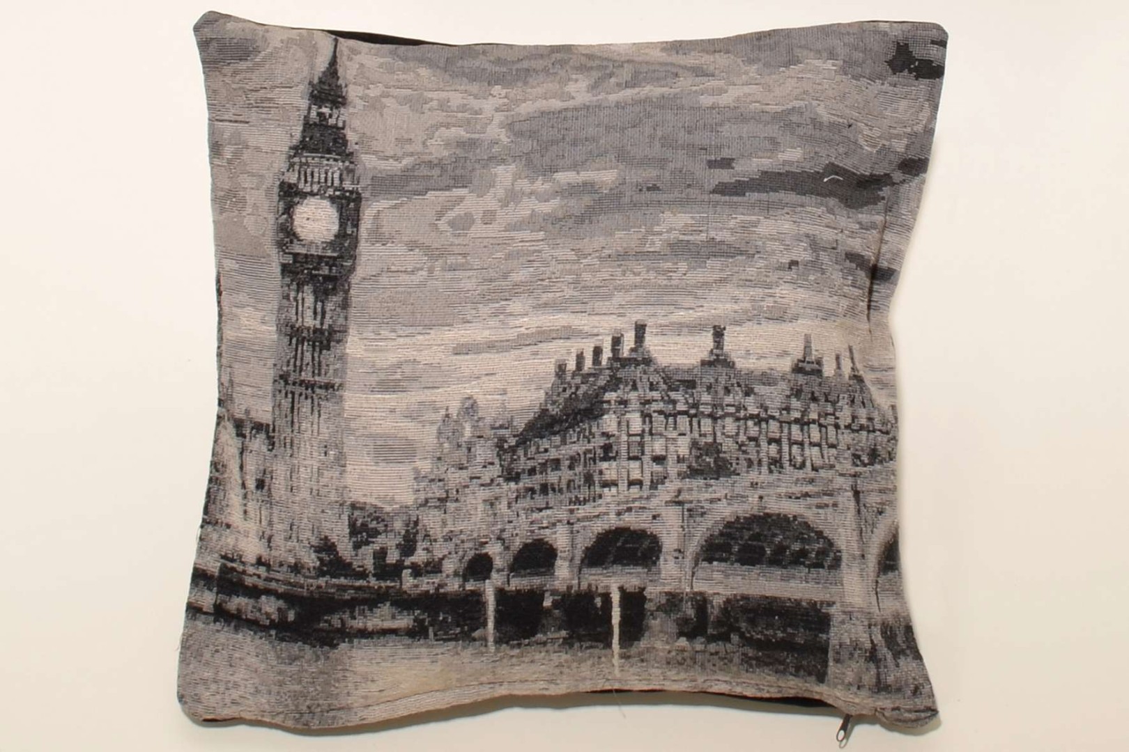 Φωτογραφία προϊόντος: SilkFashion ΜΑΞΙΛΑΡΟΘΗΚΗ (45cm x 45cm) BIG BEN