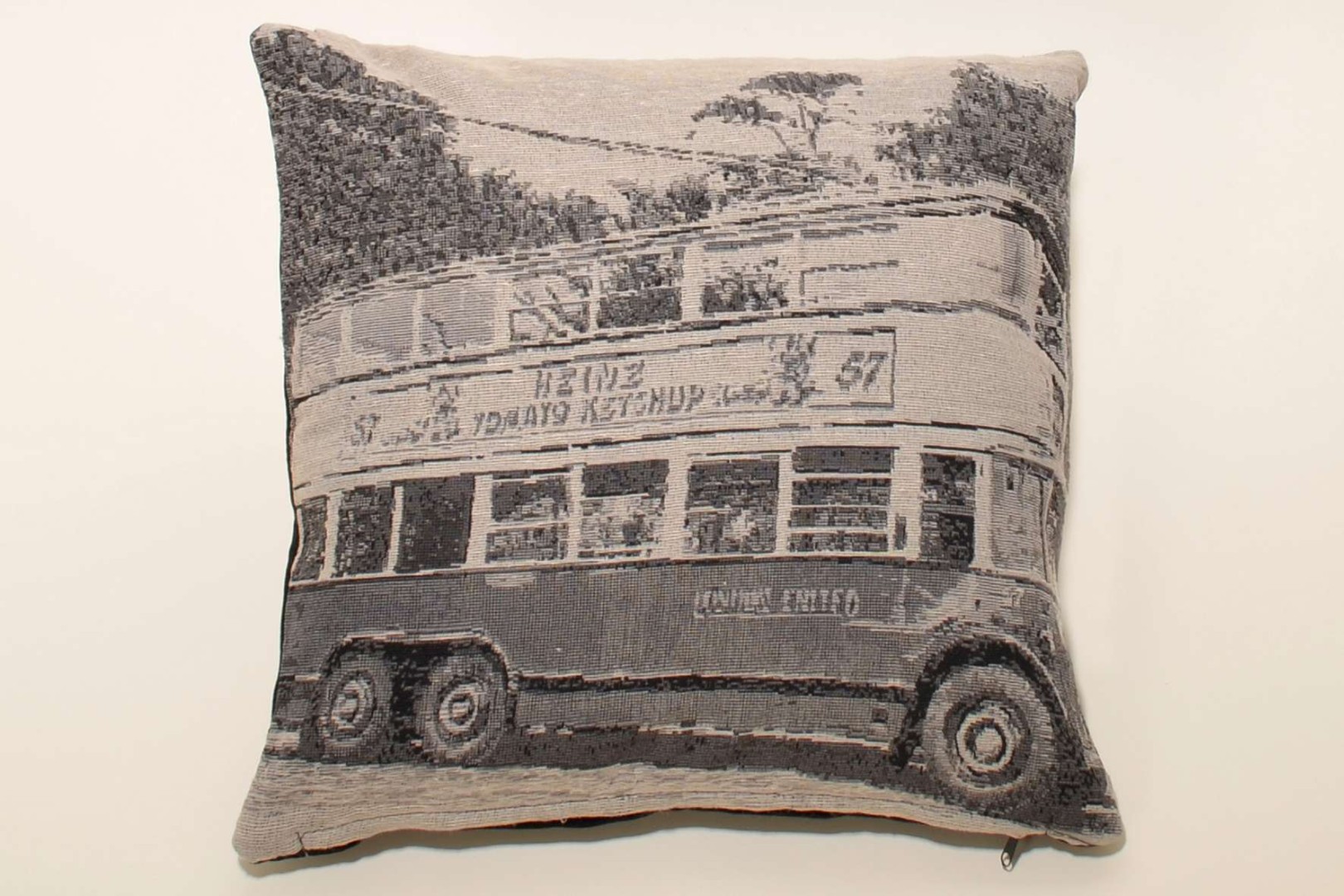 Φωτογραφία προϊόντος: SilkFashion ΜΑΞΙΛΑΡΟΘΗΚΗ (45cm x 45cm) ENGLISH BUS BLACK