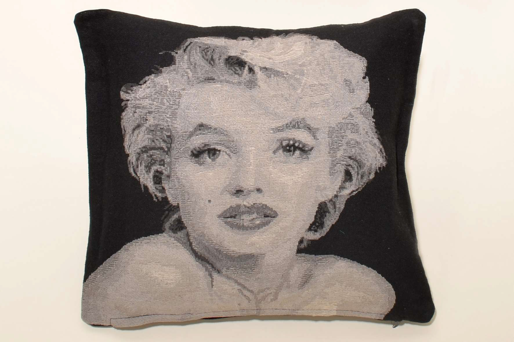 Φωτογραφία προϊόντος: SilkFashion ΜΑΞΙΛΑΡΟΘΗΚΗ (45cm x 45cm) MARILYN MONROE