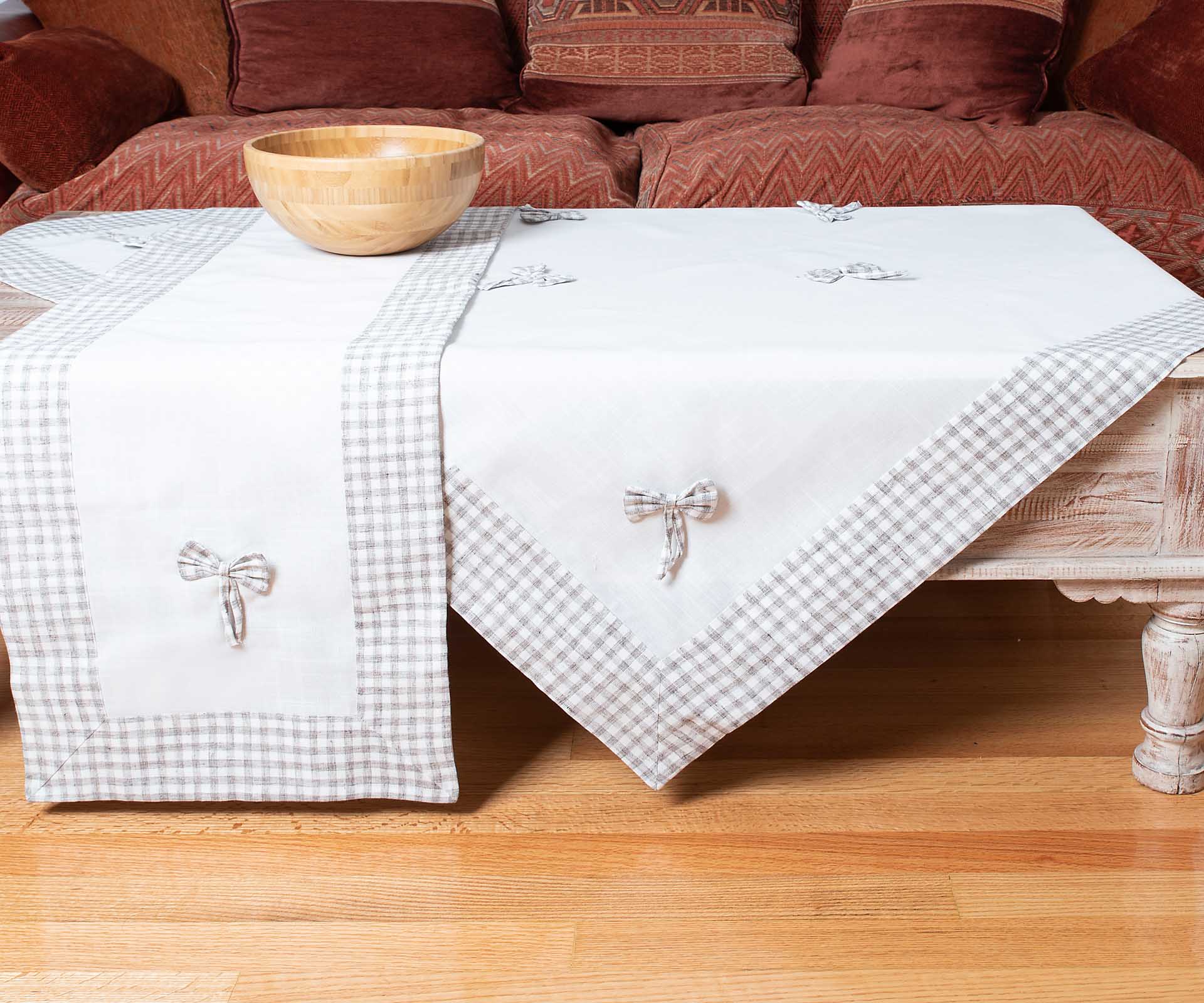 Φωτογραφία προϊόντος: SilkFashion τραπεζοκαρέ ( 140cm x 140cm) bow ivory/μπεζ