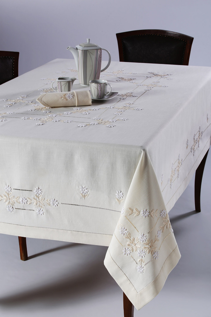 Φωτογραφία προϊόντος: SilkFashion Χειροποίητο τραπεζομάντηλο 7083 (170cm x 270cm)