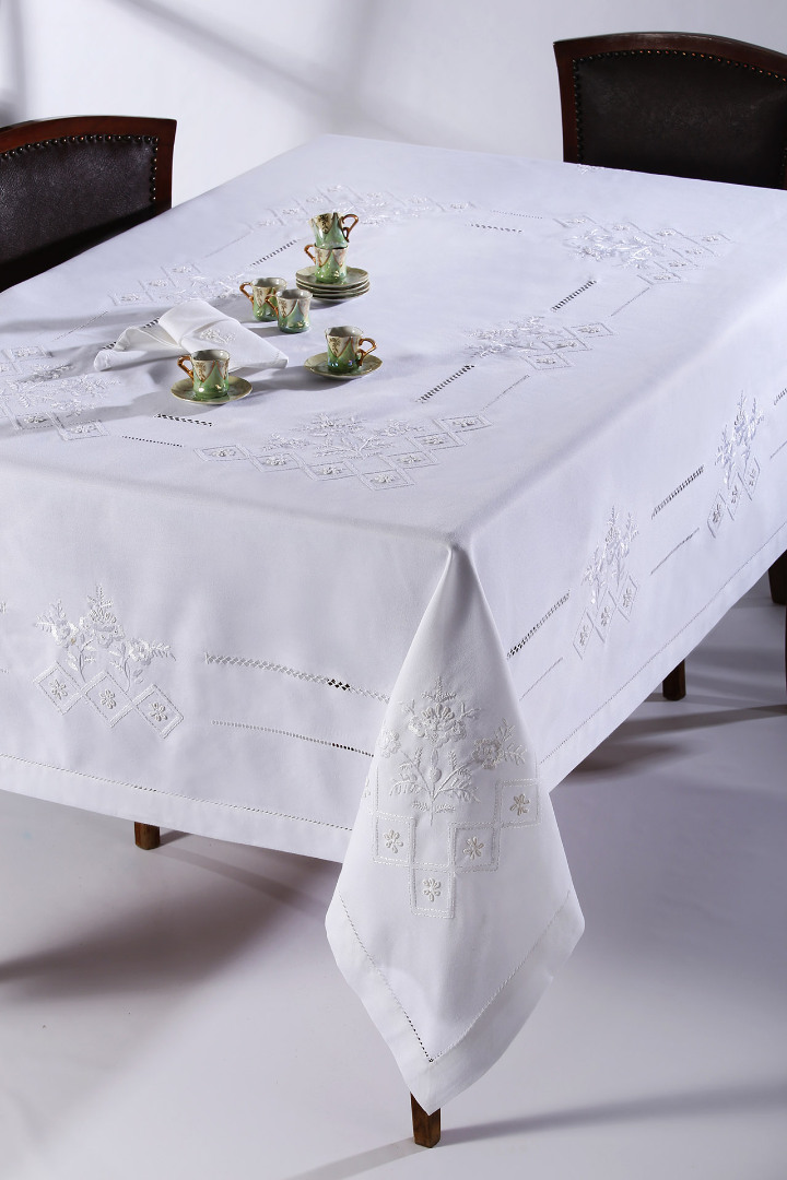 Φωτογραφία προϊόντος: SilkFashion Χειροποίητο τραπεζομάντηλο 373 (170cm x 270cm) Λευκό