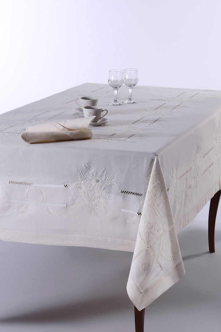 Φωτογραφία προϊόντος: SilkFashion Χειροποίητο τραπεζομάντηλο 233 (170cm x 220cm)