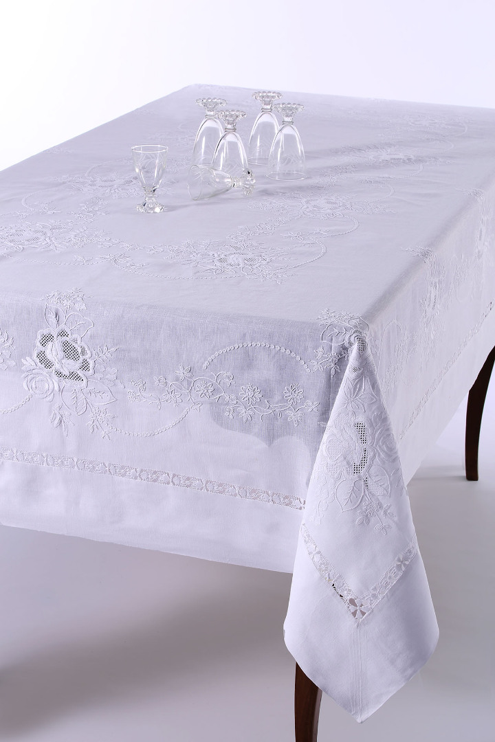 Φωτογραφία προϊόντος: SilkFashion Χειροποίητο τραπεζομάντηλο 974 (170cm x 220cm)