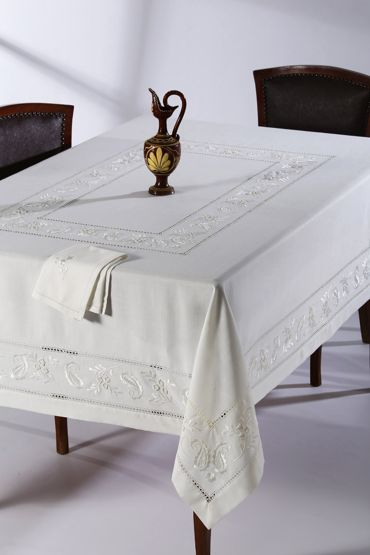 Φωτογραφία προϊόντος: SilkFashion Χειροποίητο τραπεζομάντηλο NT82 (170cm x 220cm)