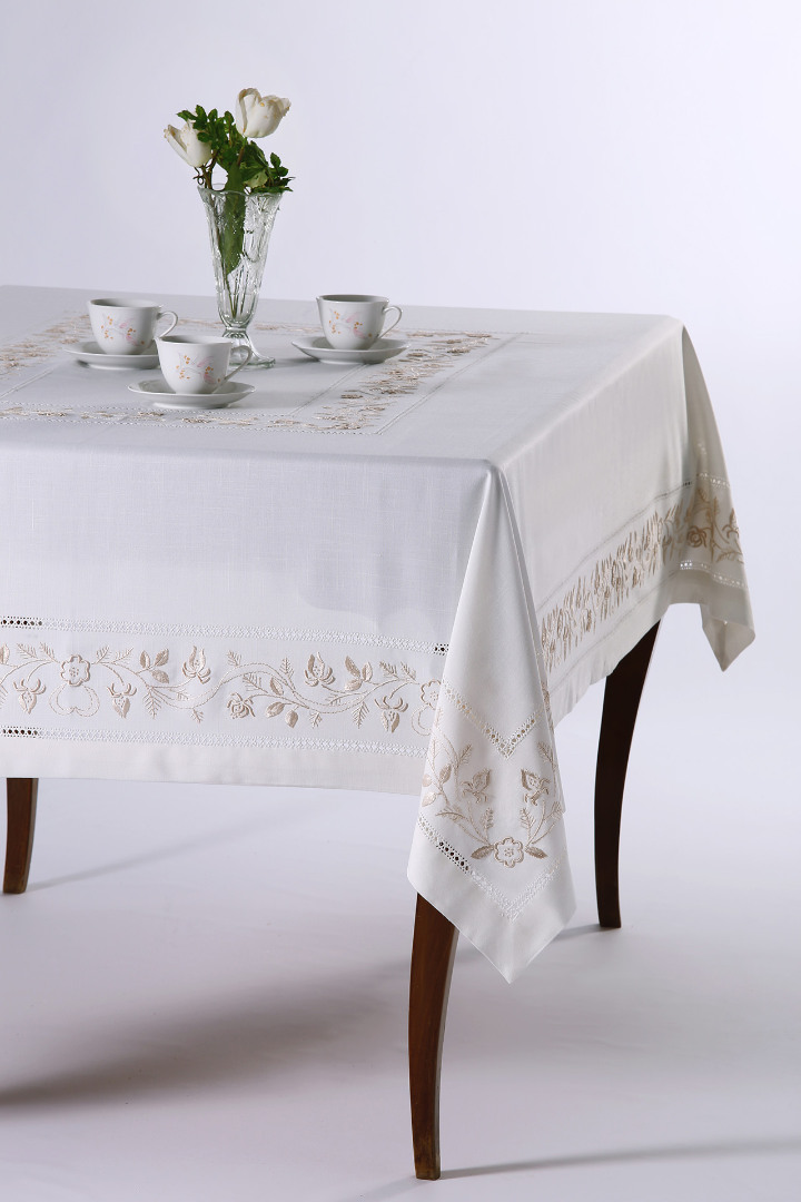 Φωτογραφία προϊόντος: SilkFashion Χειροποίητο τραπεζομάντηλο 700 (170cm x 270cm)
