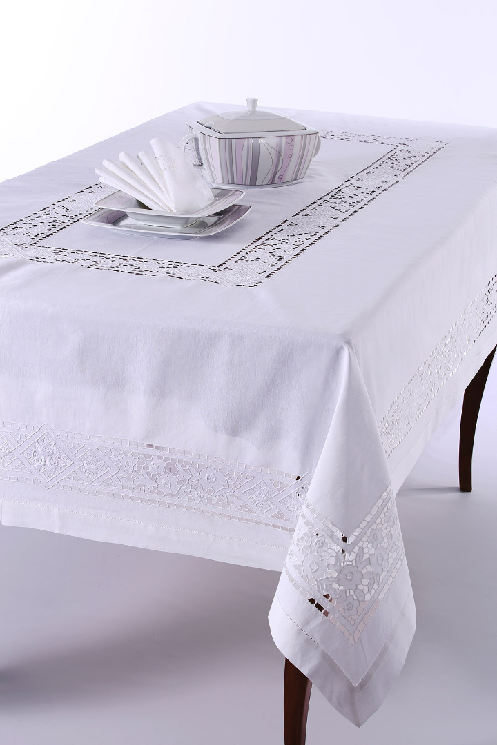 Φωτογραφία προϊόντος: SilkFashion Χειροποίητο τραπεζομάντηλο 682 (170cm x 170cm) λευκό