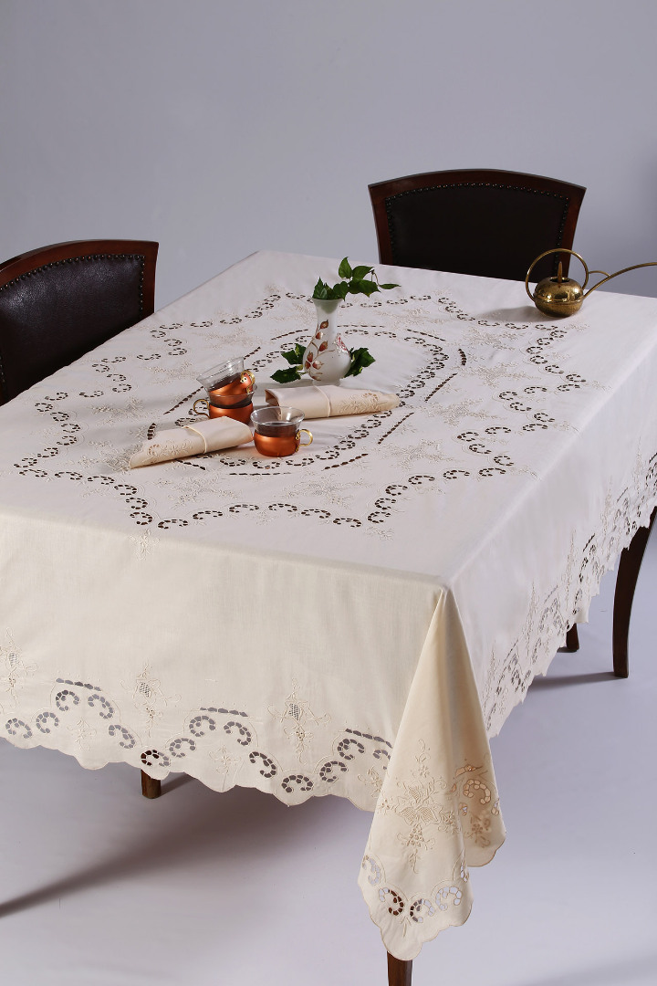 Φωτογραφία προϊόντος: SilkFashion Χειροποίητο τραπεζομάντηλο 1285 (170cm x 170cm) μπέζ