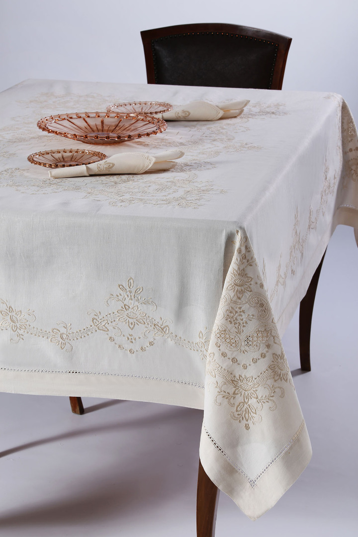 Φωτογραφία προϊόντος: SilkFashion Χειροποίητο τραπεζομάντηλο 3X43 (170cm x 220cm) μπέζ