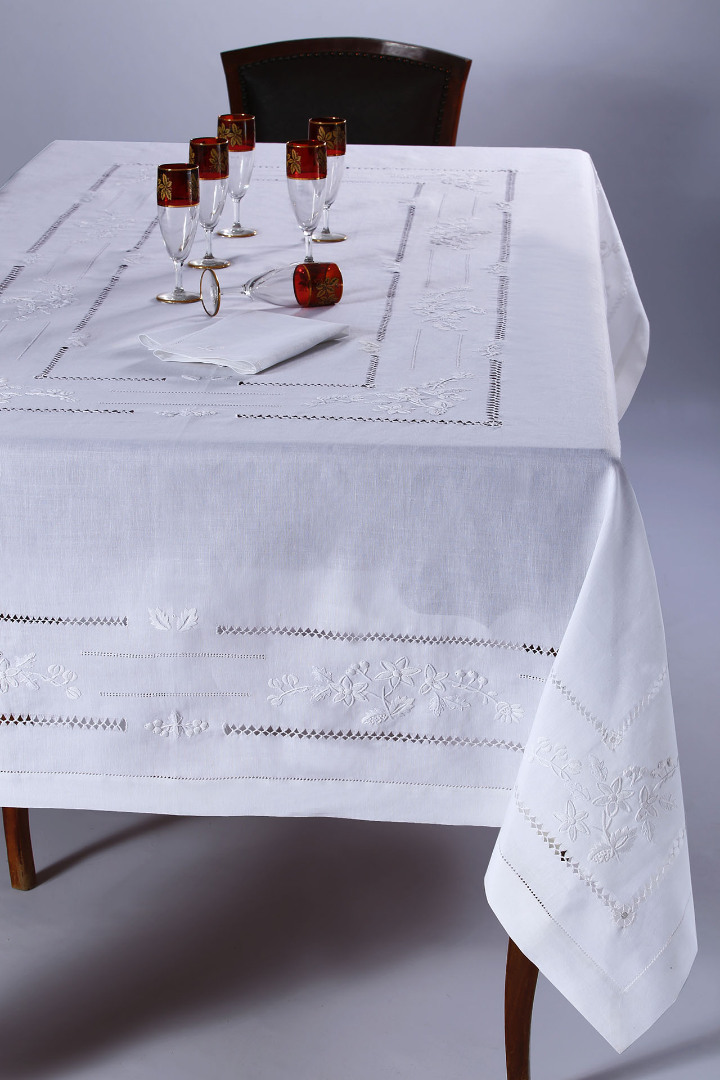 Φωτογραφία προϊόντος: SilkFashion Χειροποίητο τραπεζομάντηλο 717 (170cm x 270cm) λευκό