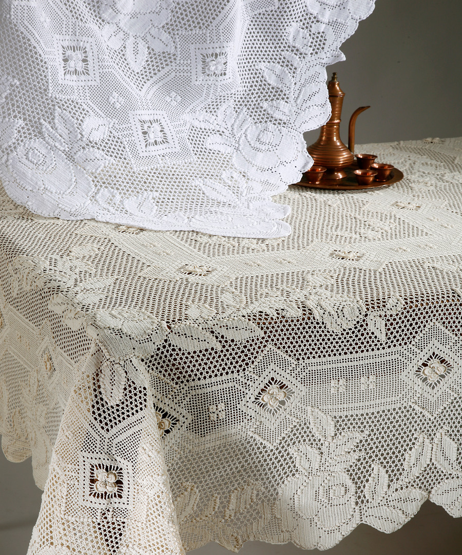 Φωτογραφία προϊόντος: SilkFashion Χειροποίητο πλεκτό μερσεριζέ τραπεζομάντηλο 73C (180cm x 180cm) λευκό
