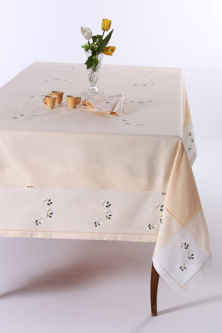 Φωτογραφία προϊόντος: SilkFashion Τραπεζομάντηλο 589b (170cm x 270cm) κίτρινο