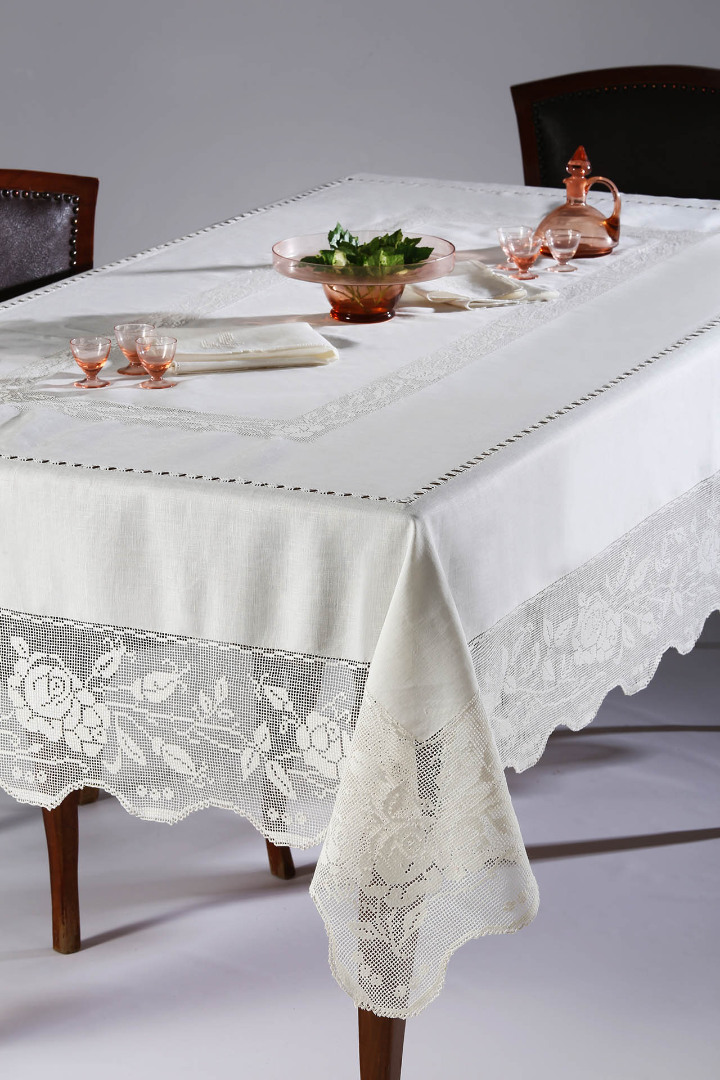 Φωτογραφία προϊόντος: SilkFashion Χειροποίητο τραπεζομάντηλο 310 (170cm x 220cm)