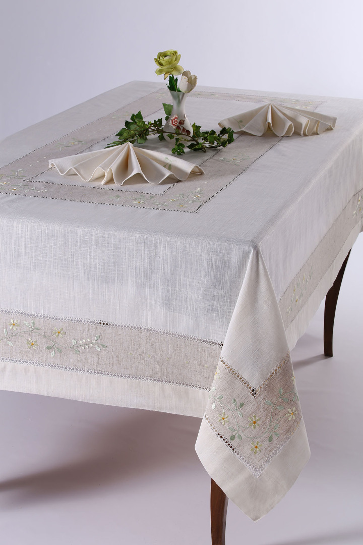 Φωτογραφία προϊόντος: SilkFashion Τραπεζομάντηλο 549 (170cm x 170cm)
