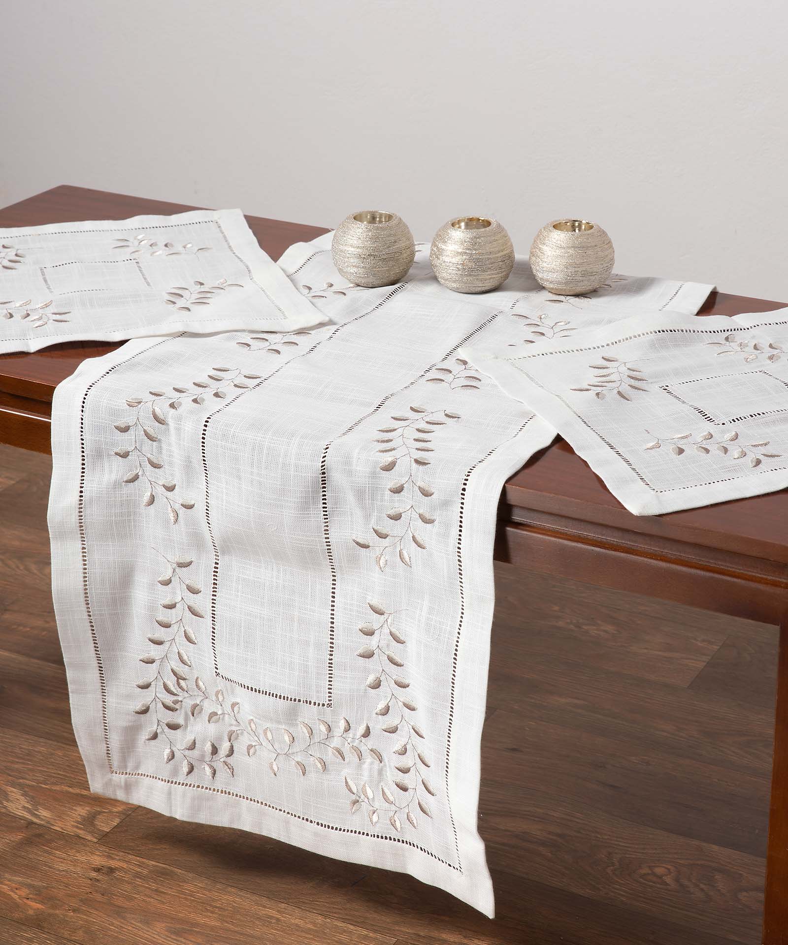 Φωτογραφία προϊόντος: SilkFashion τραπεζομάντηλα (170cm x 170cm) 3279 λευκό