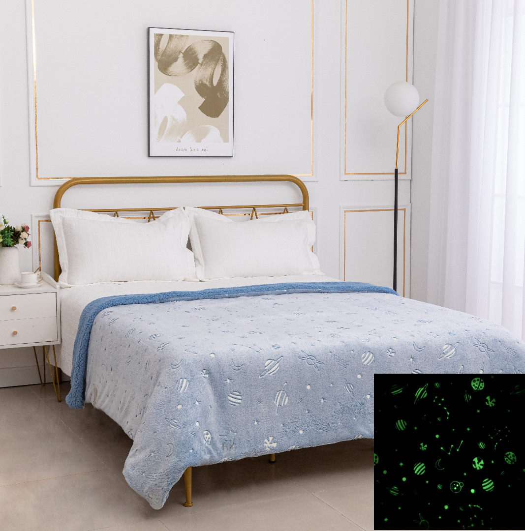 Φωτογραφία προϊόντος: SilkFashion Παιδική φωσφοριζέ κουβέρτα με sherpa space (170cm x 220cm) σιέλ