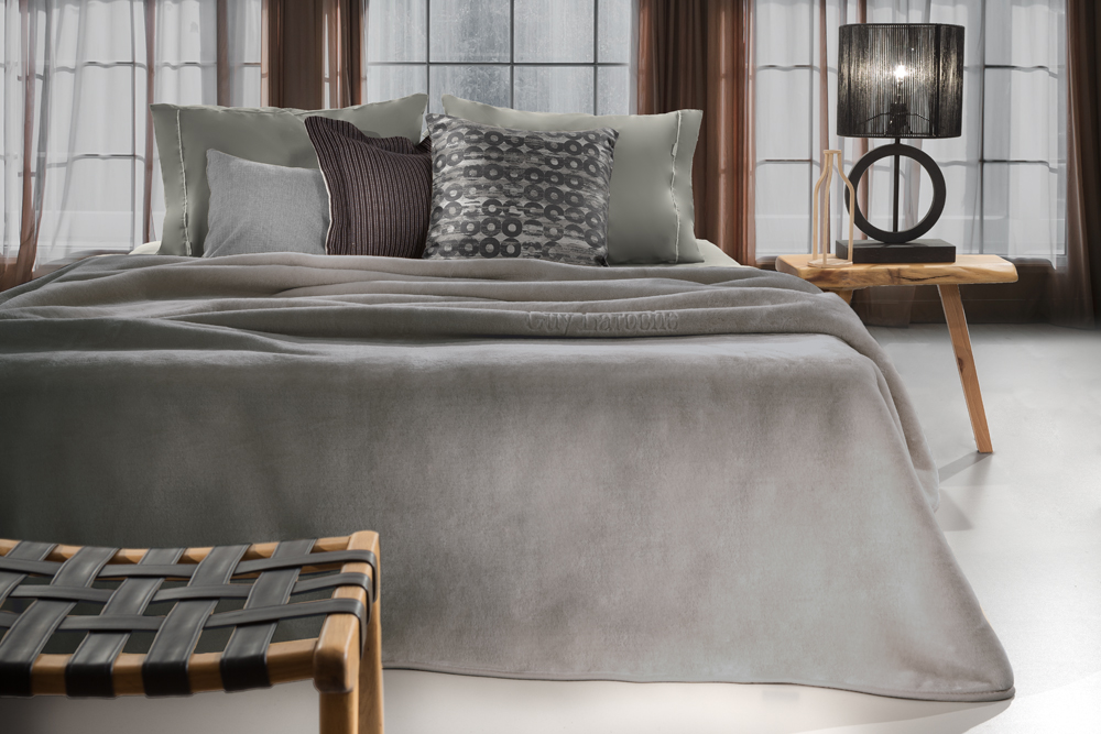 Φωτογραφία προϊόντος: GUY LAROCHE ΚΟΥΒΕΡΤΑ SMOOTH GREY 240x260