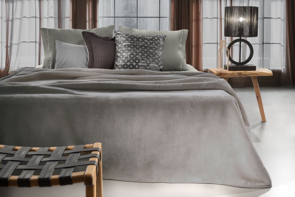Φωτογραφία προϊόντος: GUY LAROCHE ΚΟΥΒΕΡΤΑ SMOOTH TAUPE 240x260