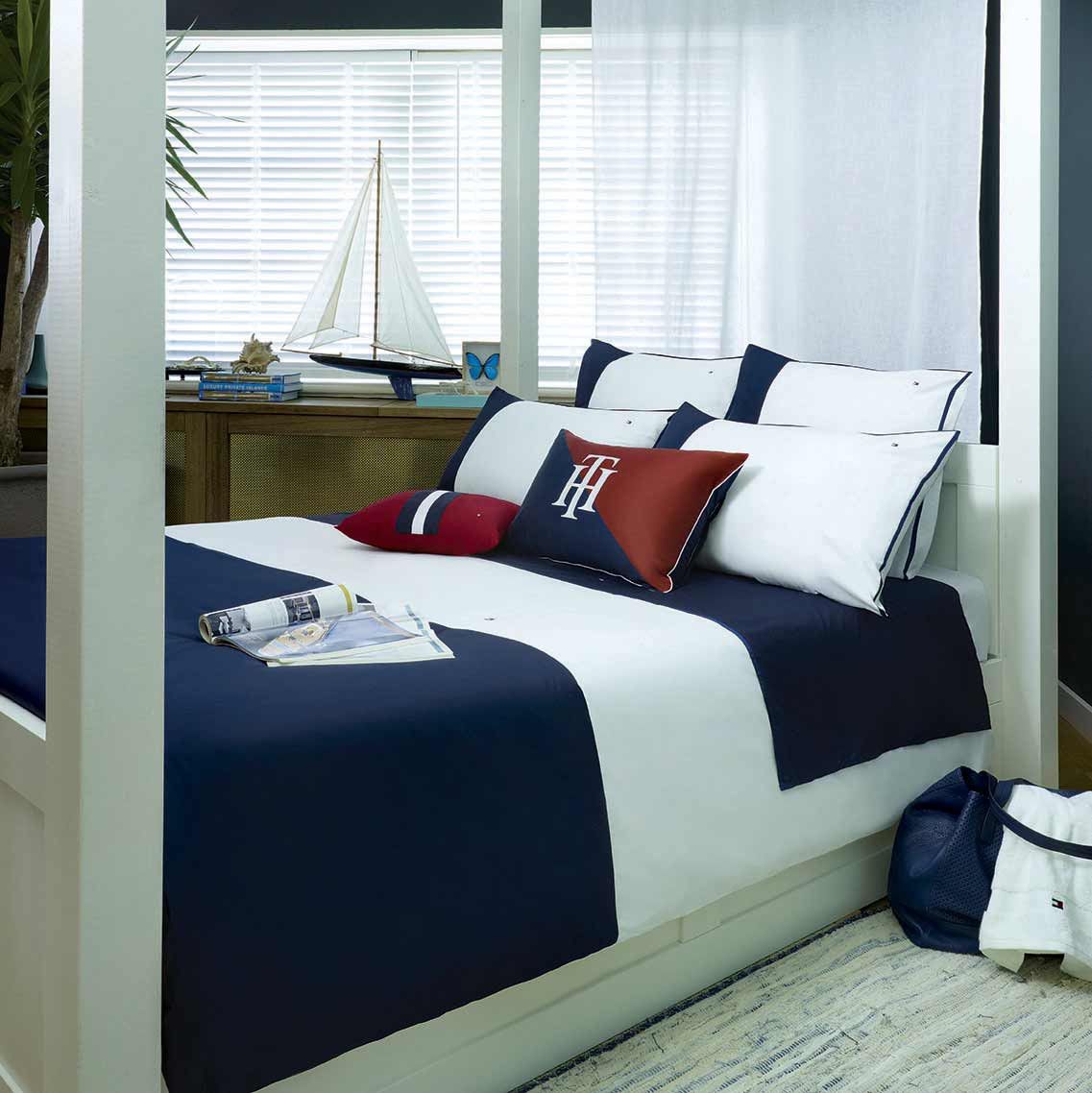 Φωτογραφία προϊόντος: TOMMY HILFIGER ΠΑΠΛΩΜΑΤΟΘΗΚΗ TAILOR 240x220 ΒΑΜΒΑΚΟΣΑΤΕΝ NAVY