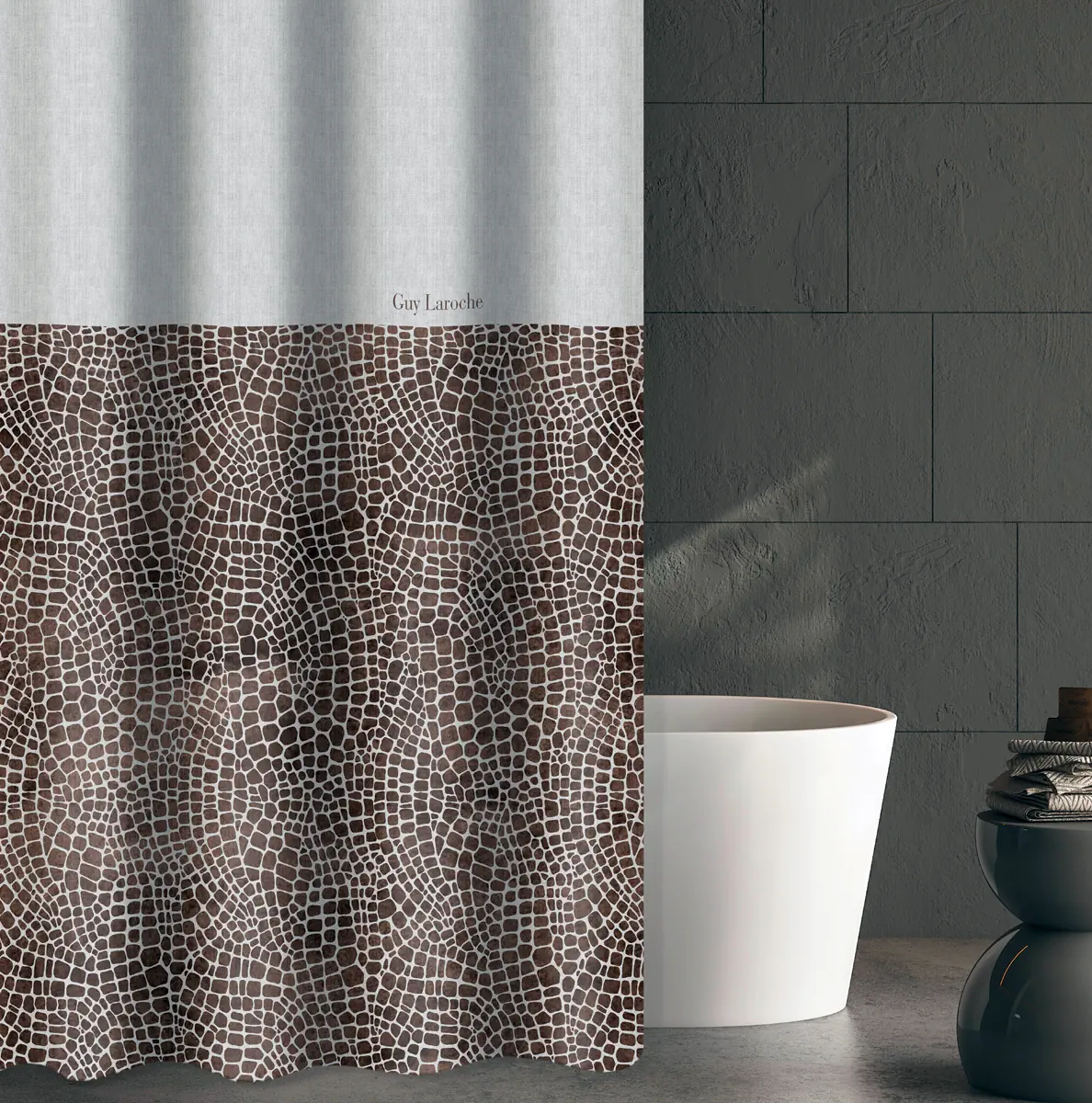 Φωτογραφία προϊόντος: GUY LAROCHE ΚΟΥΡΤΙΝΑ ΜΠΑΝΙΟΥ WATER REPELLANT SAFARI CHOCO 180x185