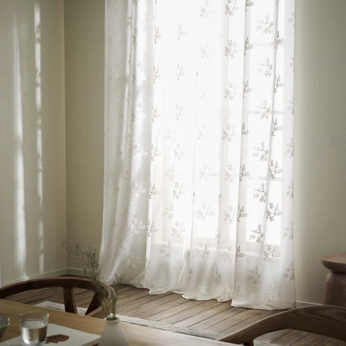 Φωτογραφία προϊόντος: GOFIS HOME ΚΟΥΡΤΙΝΑ ΜΕ ΤΡΟΥΚΣ 140x280cm LEAF OFFWHITE 532/05