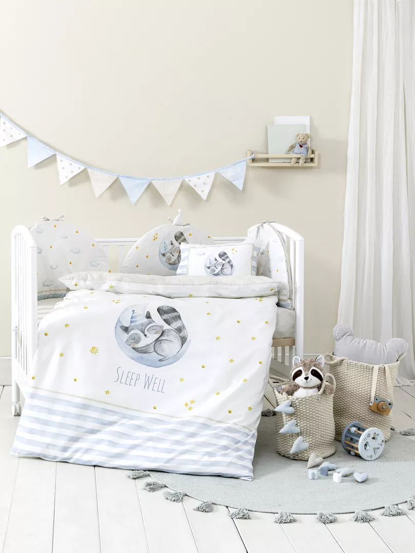 Φωτογραφία προϊόντος: Nima Home Σετ Παπλωματοθήκη Sleepy Racoon Λευκό, Γαλάζιο Κούνιας (1 x 110x145 + 1 Μαξιλαροθήκη 30x40)