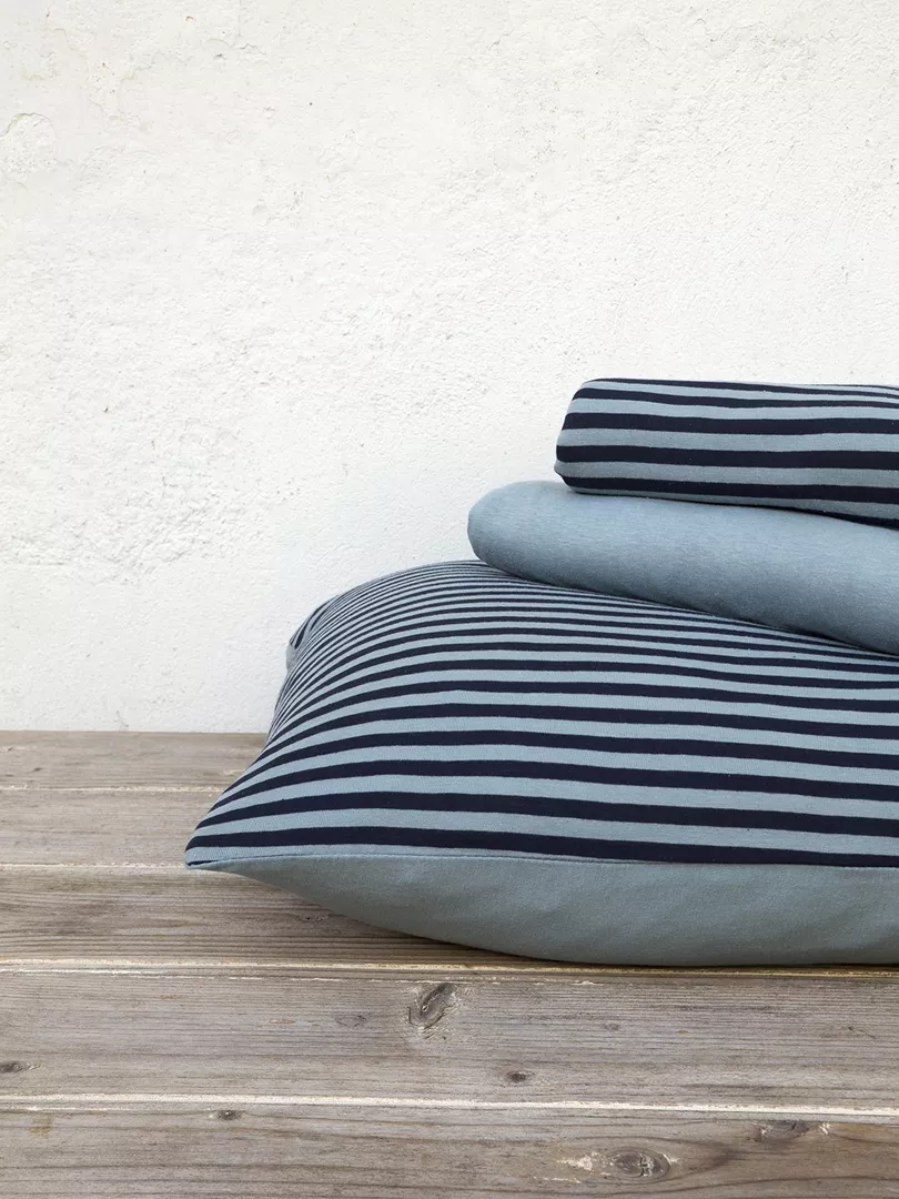 Φωτογραφία προϊόντος: Nima Home Σετ Σεντόνια Suave - Dark Blue Μπλε Υπέρδιπλα με λάστιχο (1 x 160x200+30 + 1 x 240x260 + 2 Μαξιλαροθήκες 52x72)