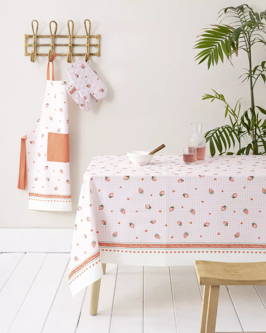 Φωτογραφία προϊόντος: Nima Home Τραπεζομάντηλο Strawberry Love Ροζ Τραπεζομάντηλο 140x240