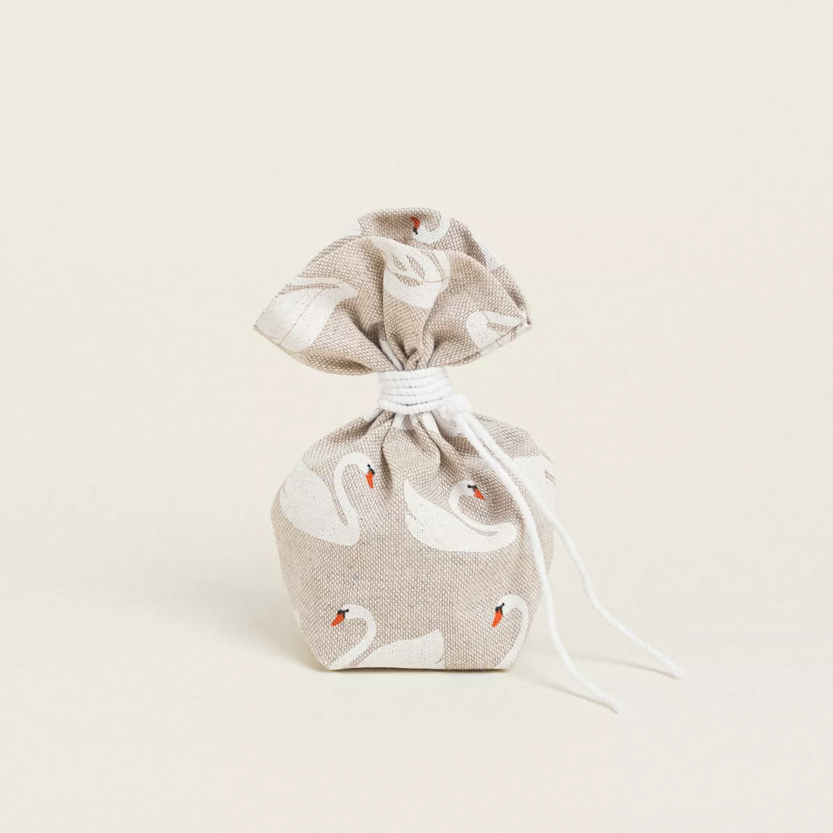 Φωτογραφία προϊόντος: Beauty Home ΠΟΥΓΚΙ ΜΕ ΒΑΣΗ 8 x 12 cm ΚΥΚΝΟΙ