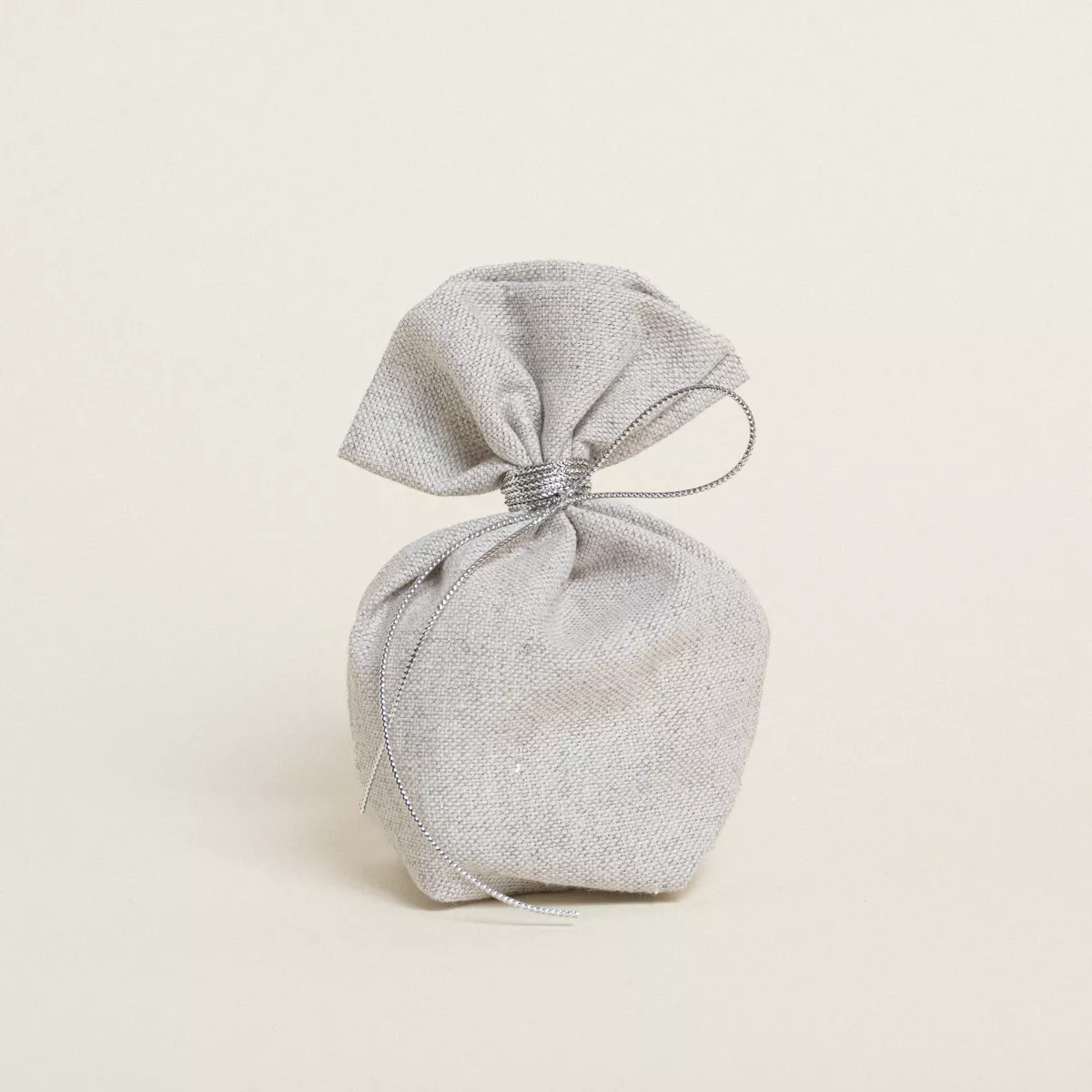 Φωτογραφία προϊόντος: Beauty Home ΠΟΥΓΚΙ ΜΕ ΒΑΣΗ 8 x 12 cm ΓΚΡΙ ΑΣΗΜΙ LUREX