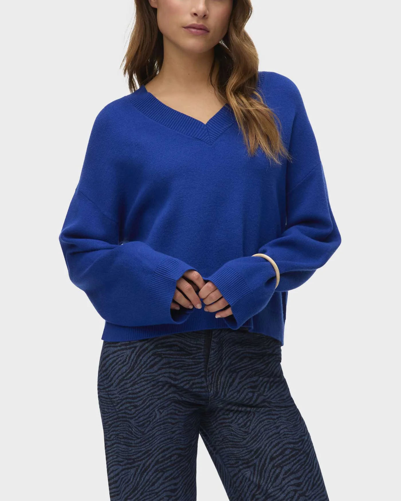 Φωτογραφία προϊόντος: VERO MODA GOLD ART ΓΥΝΑΙΚΕΙΟ ΠΟΥΛΟΒΕΡ V ΛΑΙΜΟΚΟΨΗ - 10332195 ΜΠΛΕ