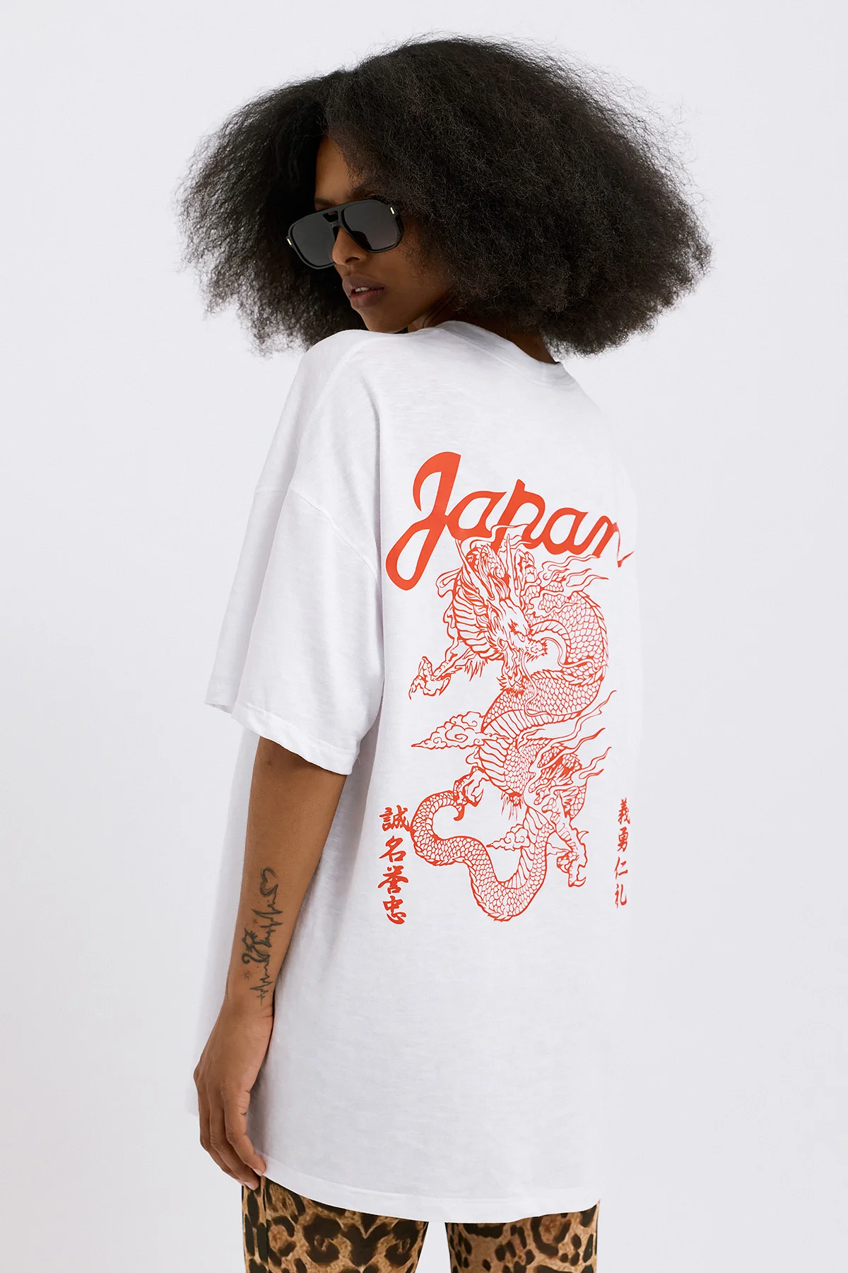 Φωτογραφία προϊόντος: Red Dragon T-Shirt Oversize White / Black Dolce Domenica Black