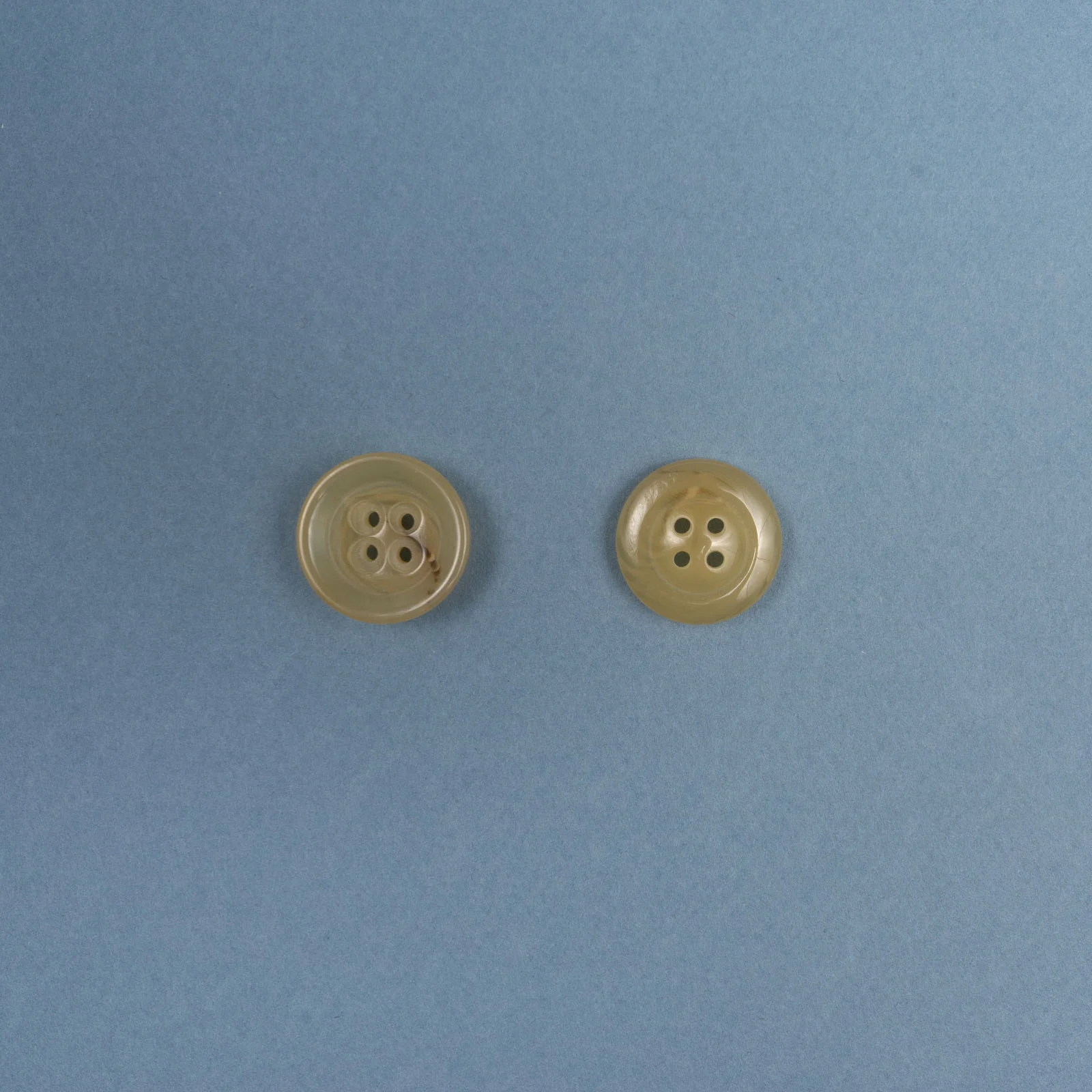Φωτογραφία προϊόντος: Button Round Beige With Brown Touch Shiny - 28