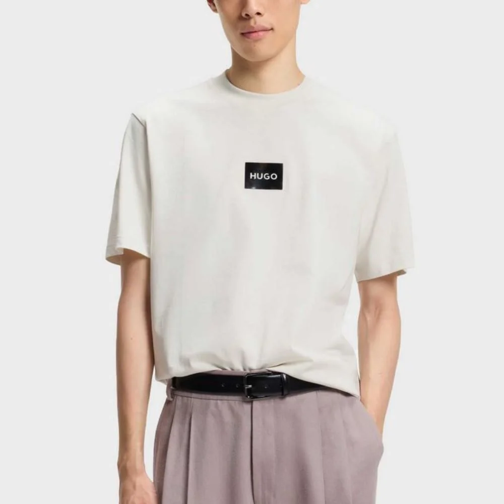 Φωτογραφία προϊόντος: HUGO ΑΝΔΡΙΚΟ T-SHIRT HUGO DUMEON ΚΟΝΤΟΜΑΝΙΚΟ ΕΚΡΟΥ