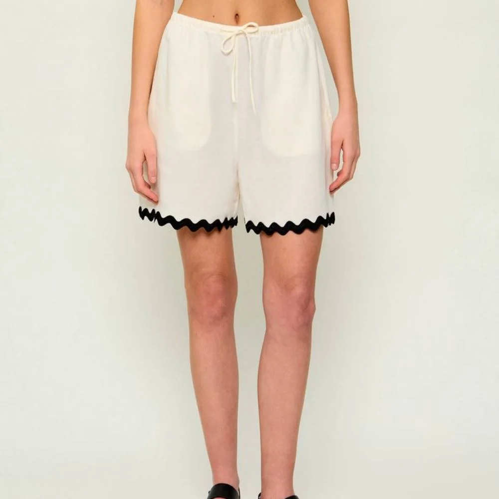 Φωτογραφία προϊόντος: HUGO WOMEN S SHORTS HASLALA RELAXED FIT WITH ADDICTION OF LINEN ECRU