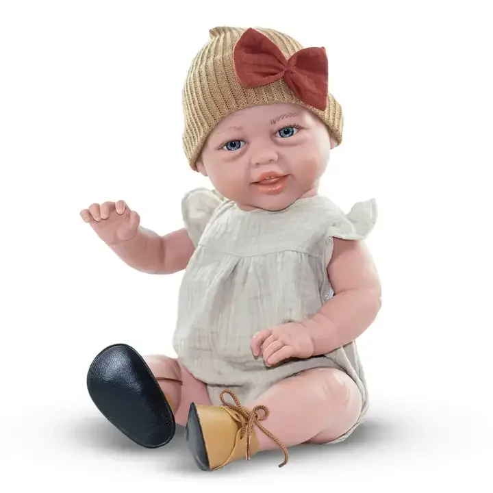 Φωτογραφία προϊόντος: Magic baby κούκλα "Liz με μπεζ ρουχαλακια που γελάει" (47 cm).