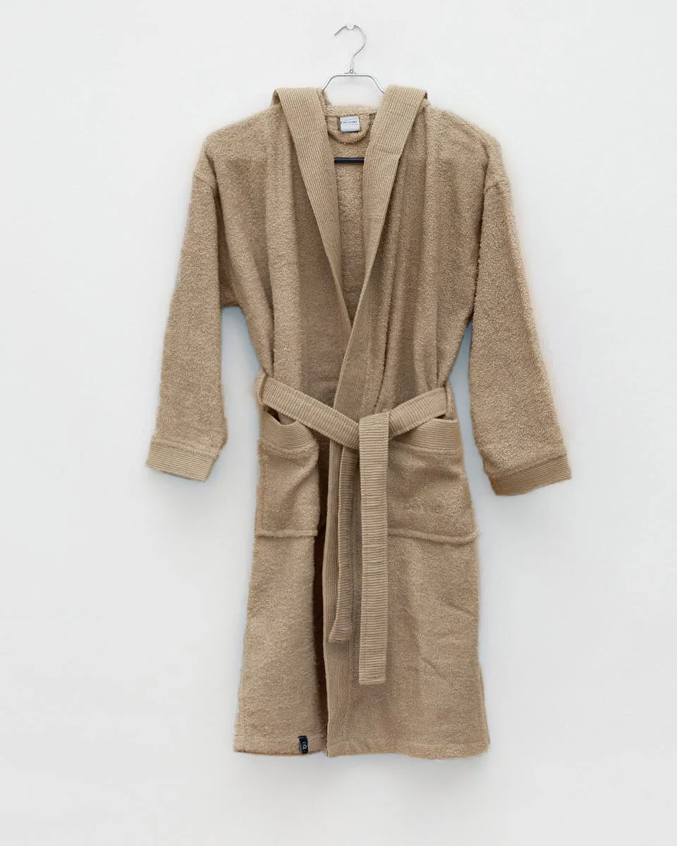Φωτογραφία προϊόντος: Pennie Unisex Βαμβακερό Πετσετέ Μονόχρωμο Μπουρνούζι με Πλισέ Γιακά & Κουκούλα Rease Small Σοκολά