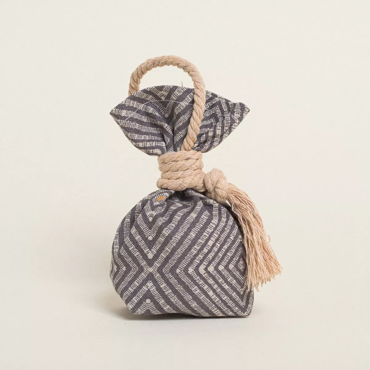 Φωτογραφία προϊόντος: Beauty Home ΠΟΥΓΚΙ ΜΕ ΒΑΣΗ 8 x 12 cm ΕΘΝΙΚ ΓΕΩΜΕΤΡΙΚΟ