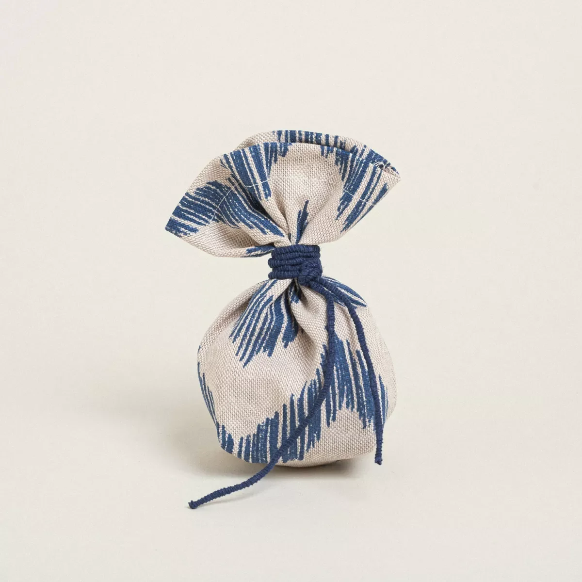 Φωτογραφία προϊόντος: Beauty Home ΠΟΥΓΚΙ ΜΕ ΒΑΣΗ 8 x 12 cm ΜΠΛΕ ΖΙΓΚΖΑΓΚ