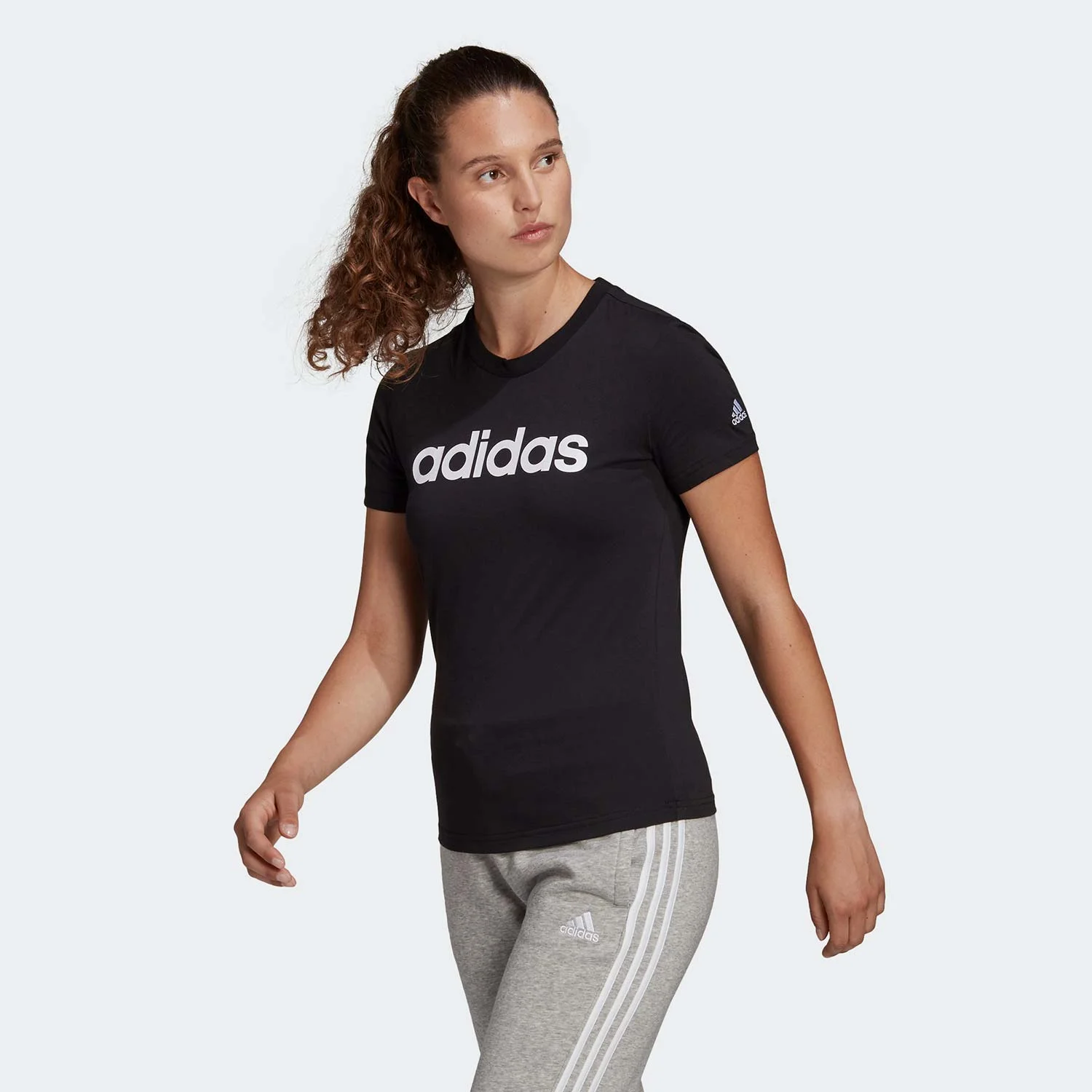Φωτογραφία προϊόντος: ADIDAS PERFORMANCE ESSENTIALS SLIM LOGO T-SHIRT ΜΑΥΡΟ