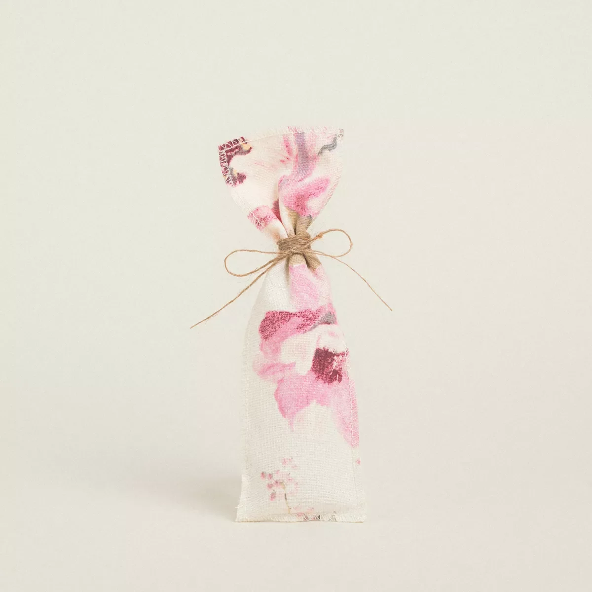 Φωτογραφία προϊόντος: Beauty Home ΠΟΥΓΚΙ 6 x 19 cm ΚΛΑΣΙΚΟ ΦΛΟΡΑΛ ΕΚΡΟΥ