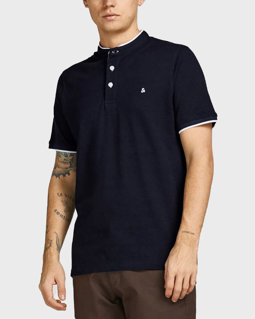 Φωτογραφία προϊόντος: JACK & JONES ΑΝΔΡΙΚΗ ΚΟΝΤΟΜΑΝΙΚΗ ΠΟΛΟ ΜΠΛΟΥΖΑ - 12199711 ΡΑΦ